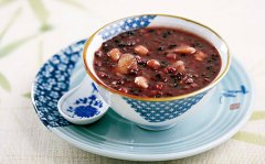 冬天巧喝腊八粥疾病远离你