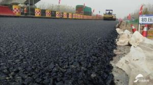 京沪高速改扩建工程重要意义 京沪高速改扩建工程开始首段沥青铺筑(5)