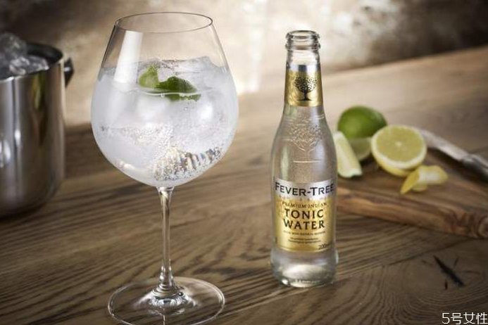 金汤力鸡尾酒多少钱一杯 金汤力鸡尾酒的故事 金汤力鸡尾酒多少钱一杯 金汤力鸡尾酒的故事