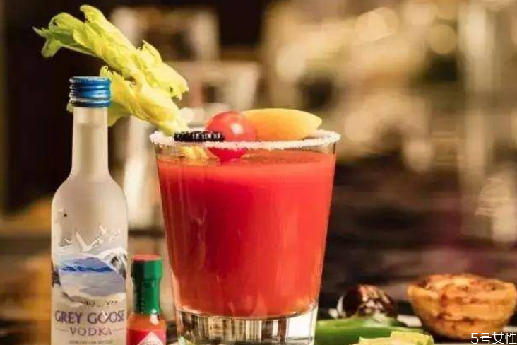 血腥玛丽鸡尾酒好喝吗 血腥玛丽为什么放芹菜 血腥玛丽鸡尾酒好喝吗 血腥玛丽为什么放芹菜