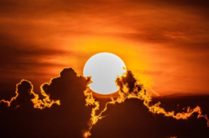 红矮星和太阳有什么区别：红矮星亮度弱(红矮星为恒星)