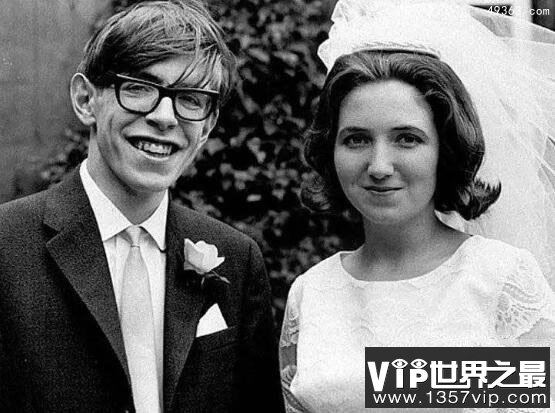 霍金死亡之前对人类的警告，不要用时光机回去看历史