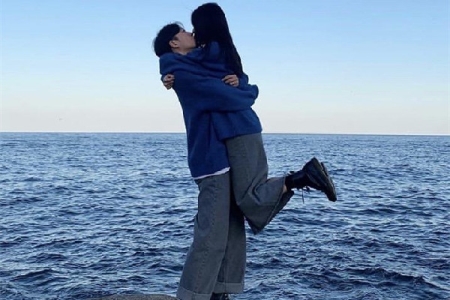 亲嘴为什么要伸舌头 亲嘴是先张嘴还是先伸舌头 亲嘴为什么要伸舌头 亲嘴是先张嘴还是先伸舌头