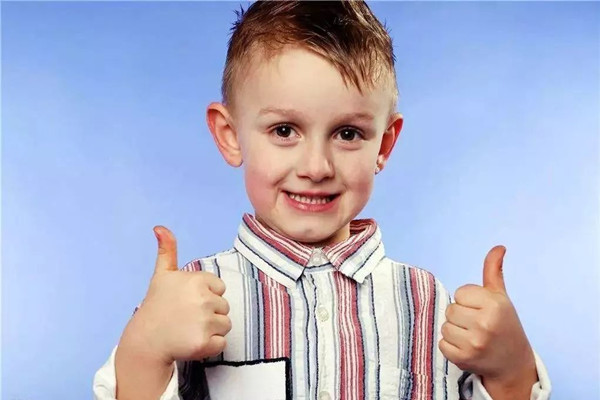 自信的孩子是什么样子 孩子拥有自信的重要性 自信的孩子是什么样子 孩子拥有自信的重要性