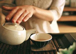 喝茶禁忌：喝茶远离六个伤身行为