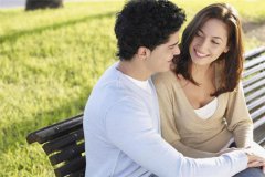 老公和别人聊天暧昧正常吗？老公和别人言语暧昧算出轨吗？