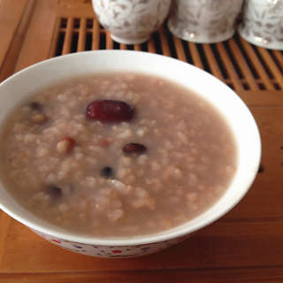 吃黑豆能够补肾抗衰 黑豆的几种创意吃法