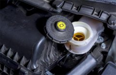 判断刹车油是否需要更换？刹车油检测需要换了