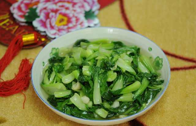 白露之后多补水 消灭细纹效果好