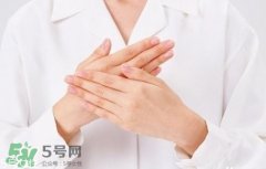 手总出汗是怎么回事？