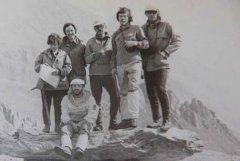 登山队员被外星人残害