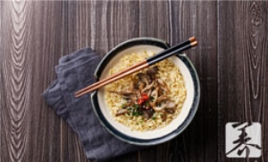 面条泡久了会变成胶吗