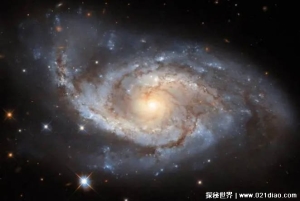 宇宙最古老的星系是什么样 呈现不规则的形态(物质稀疏)