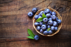 吃蓝莓大便是墨绿色正常是真的吗