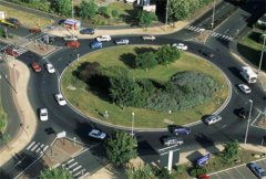 驶入环岛要开转向灯吗？驶入环岛注意事项