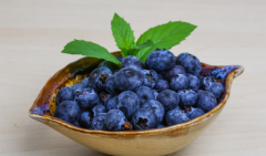 蓝莓里面有籽是正常的是真的吗