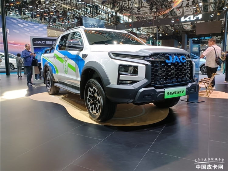 随着社会的发展和人们生活水平的提高，皮卡车已经成为了人们出行和运输的重要工具。</p><p>