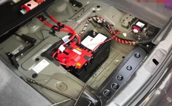 宝马是哪个国家的品牌？宝马320换电池方法