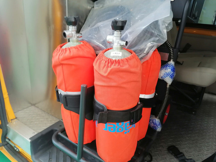 依维柯蓝牌气防车_江铃气防车自动挡多少钱 电力救险车_移动通讯抢修气防车