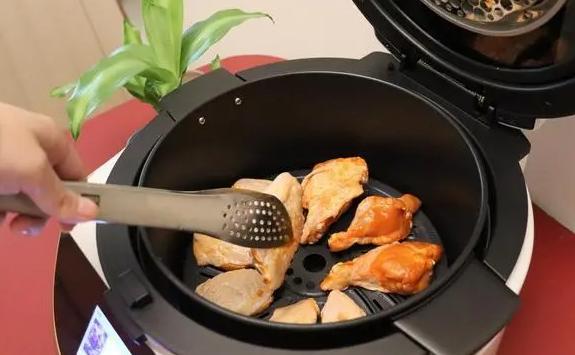 空气炸锅能半途拉开吗？空气炸锅第一次使用前需要干烧吗