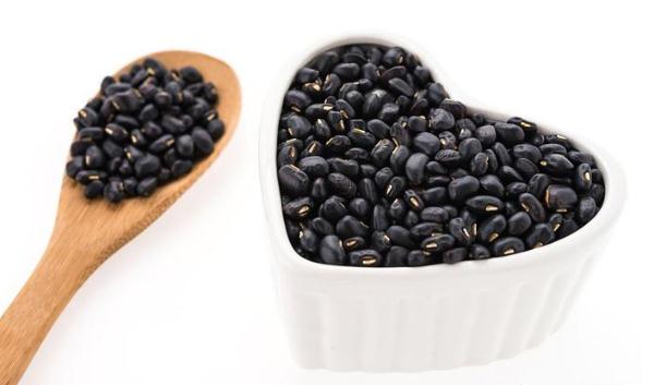 黑豆尿酸高的人能吃吗?黑豆有降血压的功效吗?