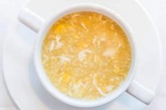 坚持喝开水冲鸡蛋滴香油身体会变化