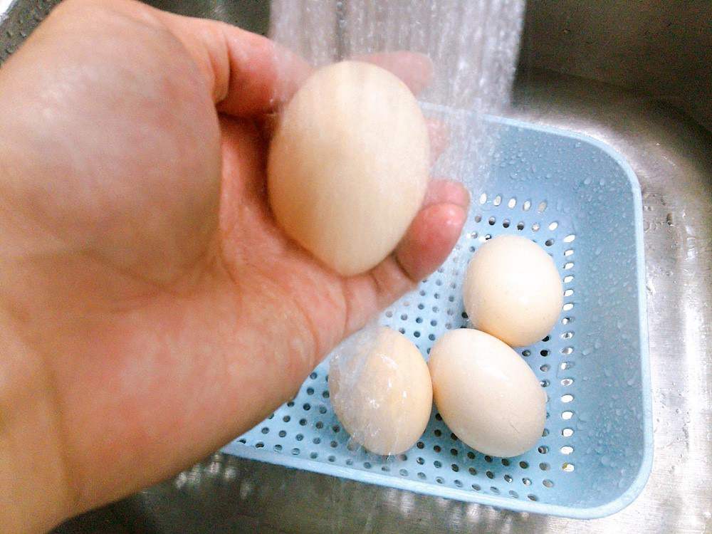 煮鸡蛋万万不可直接下锅？牢记1招蛋壳不易开裂轻松剥掉