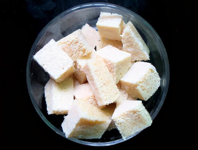 豆腐冻冰箱可以做冻豆腐吗?自制冻豆腐时记住