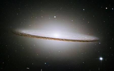 双胞胎星系 两个重叠螺旋星系组成中间有黑洞