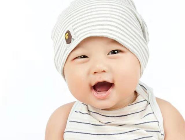 育儿说：宝宝晚上总是频繁吃夜奶 是吃不饱吗？妈妈应该怎么办？