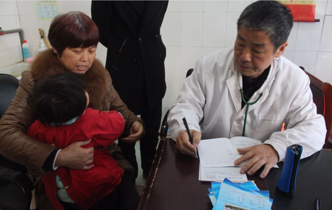 不满十个月宝宝 吃错辅食肾脏功能衰竭还这样做的宝妈住手吧