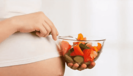 冬季孩子手脚冰凉就是觉得冷吗？冬天怎么给宝宝穿衣合适