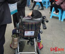 岁女孩患罕见病成了粘宝宝看着像五六岁只吃软食流食