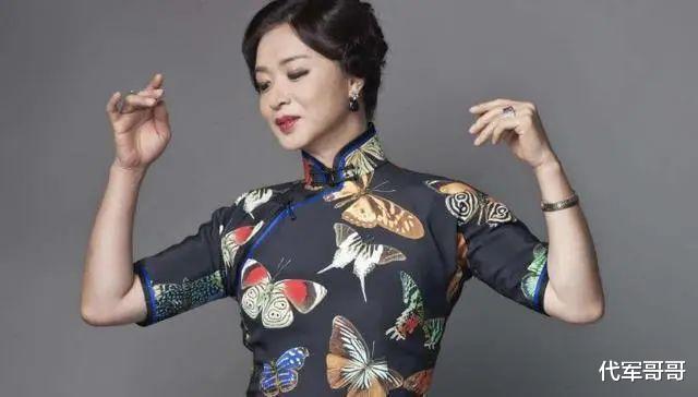 金星第一任妻子貌美如花,离婚时还怀着孕,如今56岁过得怎么样?