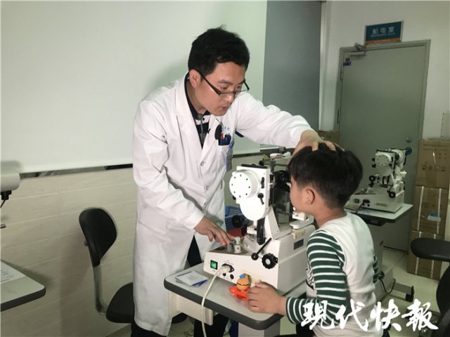 5岁宝宝总爱歪头 原来是眼睛有病