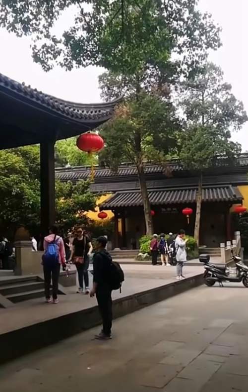 西湖一处景点令人流连忘返