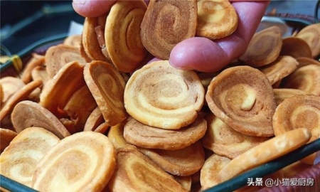 猫咪把自己舔秃了,然而真相却是如此悲伤 猫给自己毛舔秃了一块怎么回事?