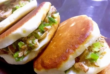 肉香菇韭菜包子的做法