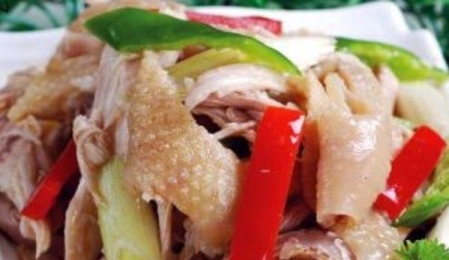 东北酸菜炖大骨的做法