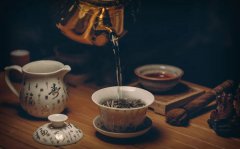 壶嘴不能对着人_茶壶嘴冲人是