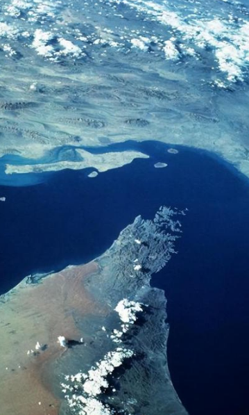 凭什么霍尔木兹海峡一“感冒”，全球能源就“发烧”？霍尔木兹海峡简介